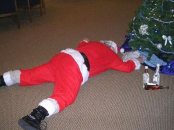 Babbo Natale sbronzo a terra